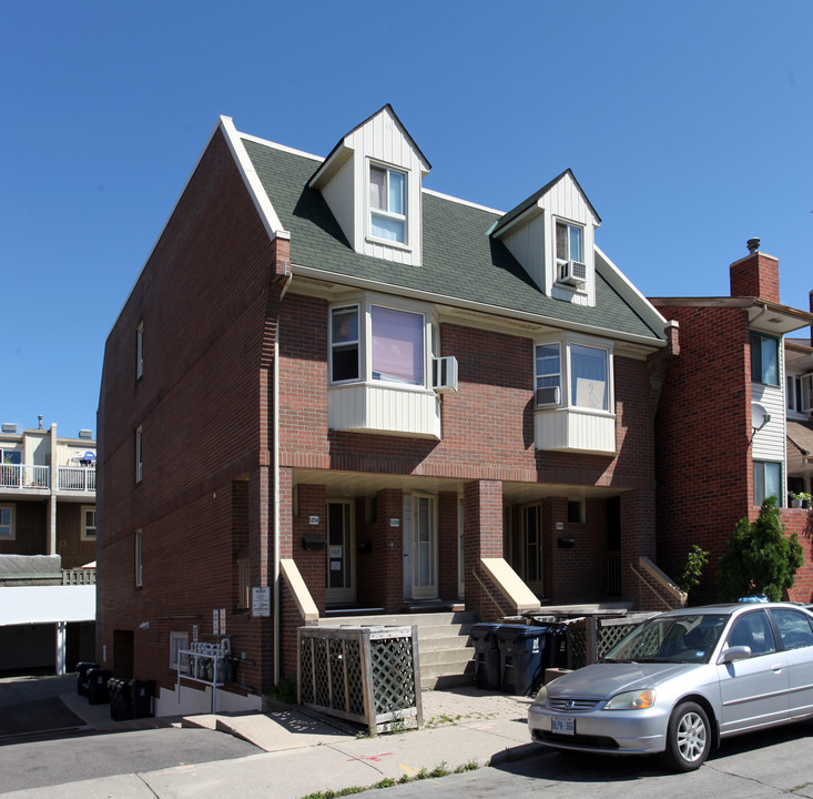 525-527 Melita Cres in Toronto, ON - Building Photo