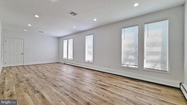 property at 1712 Mt Vernon Ave