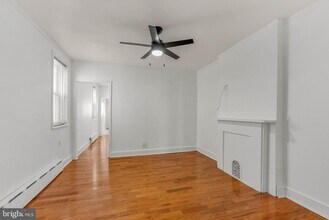 2440 Carpenter St in Philadelphia, PA - Building Photo - Building Photo