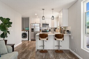 735 Verona Ct in San Diego, CA - Building Photo