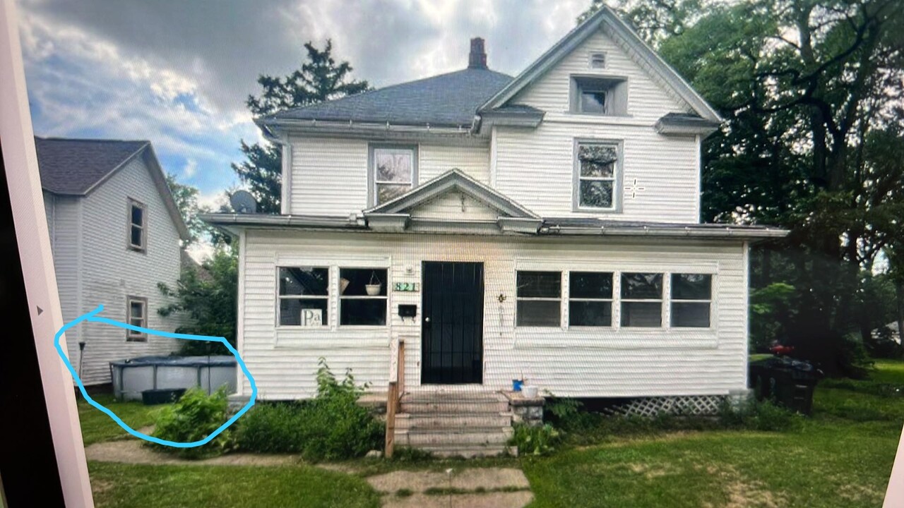 821 Blaine Ave in South Bend, IN - Foto de edificio