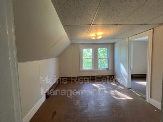 4 Bellevue St-Unit -Apt. 3 in Winslow, ME - Building Photo - Building Photo