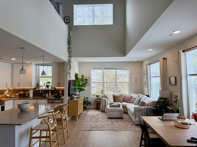 property at 2912 Mayflower Cir