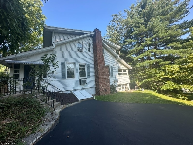 536 River Rd in Chatham Township, NJ - Building Photo