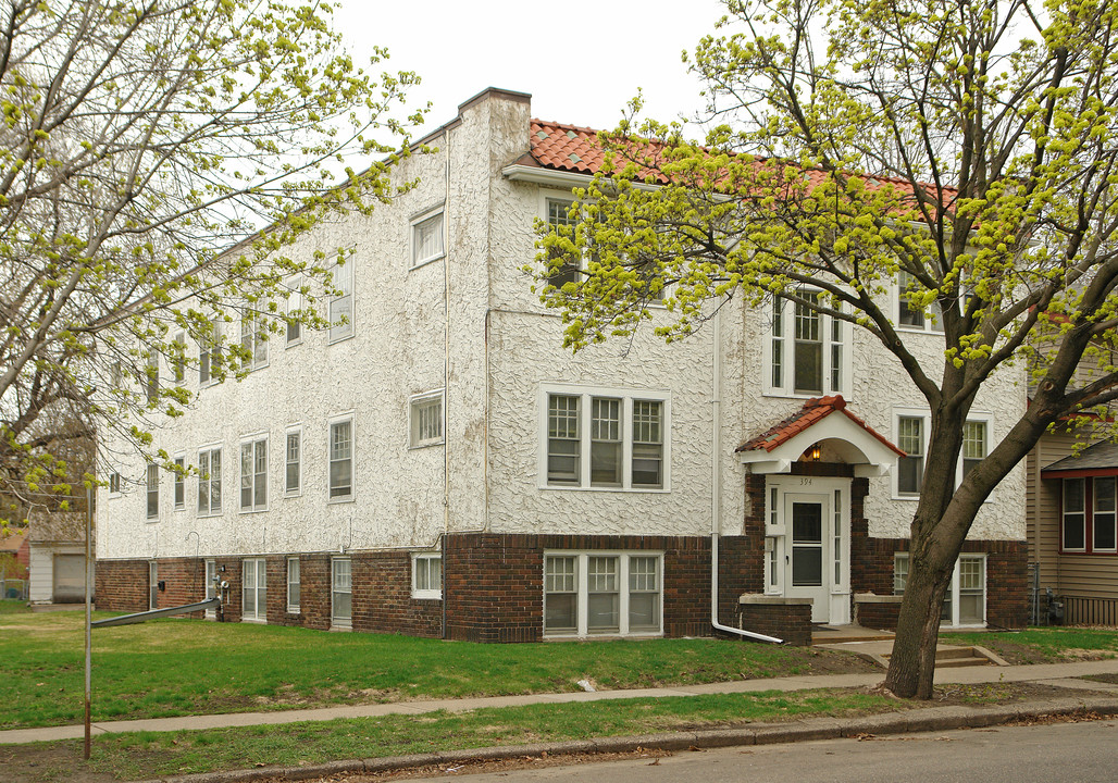 394 Cleveland Ave N in St. Paul, MN - Foto de edificio