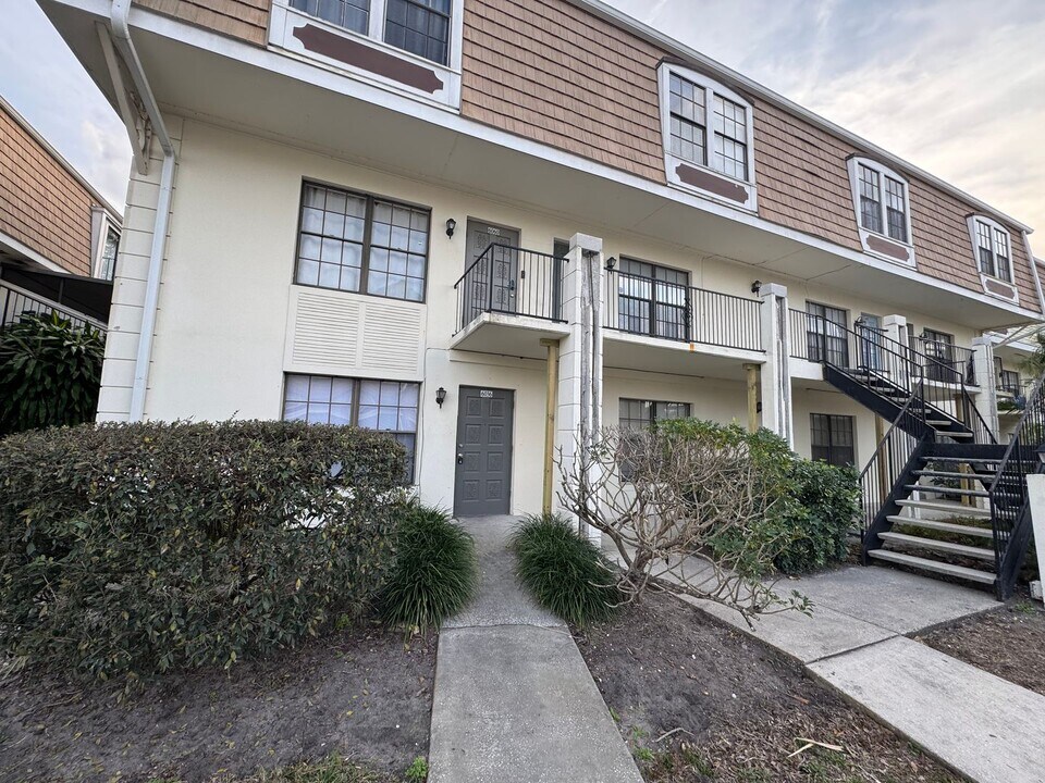 6036 Village Cir S in Orlando, FL - Building Photo