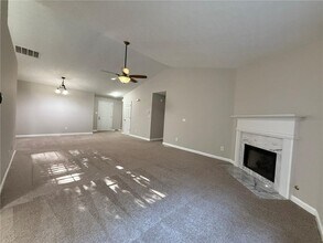 1135 Hillcrest Glenn Cir in Sugar Hill, GA - Building Photo - Building Photo