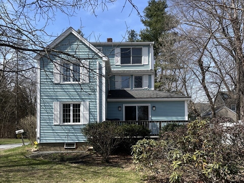 2 Canal St in Medway, MA - Building Photo