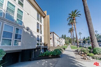 1833 Normandie Ave in Los Angeles, CA - Building Photo - Building Photo