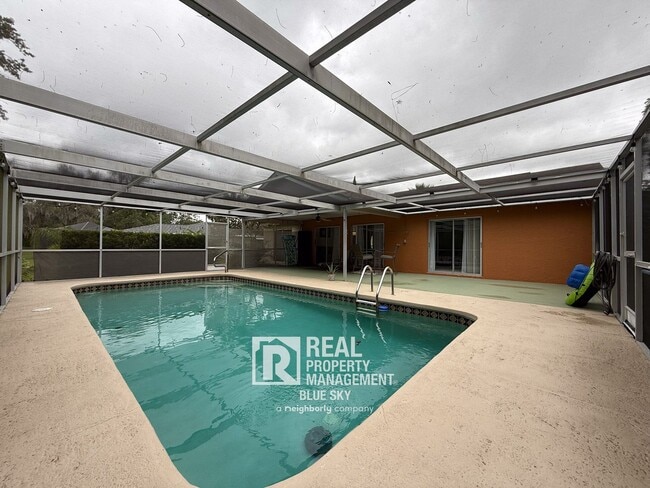 9006 Lismore Ct in Weeki Wachee, FL - Foto de edificio - Building Photo