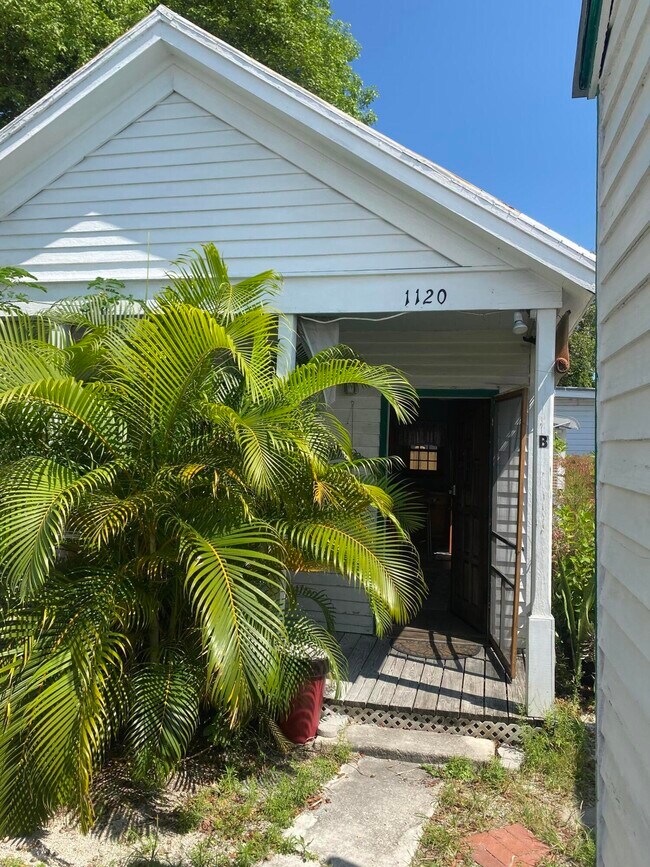 1120 Elgin Ln