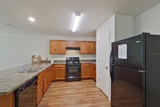 2920 NE 2nd Ave in Cape Coral, FL - Foto de edificio - Building Photo