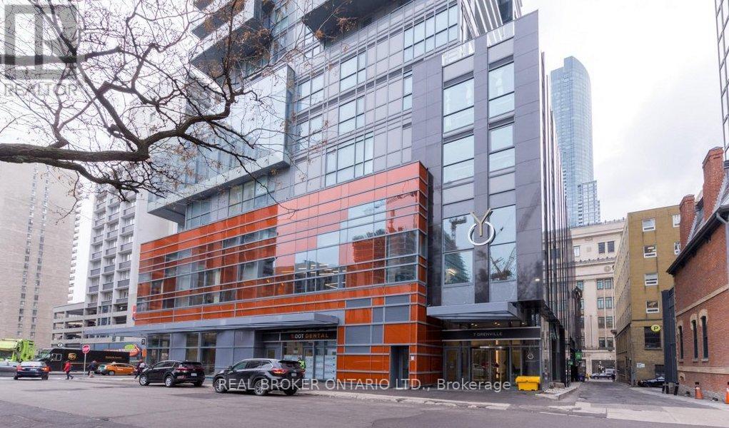 7-3217 Grenville St in Toronto, ON - Building Photo