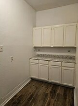 201 E Dullnig Ct in San Antonio, TX - Building Photo - Building Photo