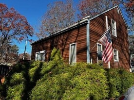 61 Ridgewood Rd in Charlestown, RI - Building Photo