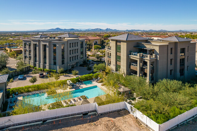 18720 N 101st St in Scottsdale, AZ - Foto de edificio - Building Photo