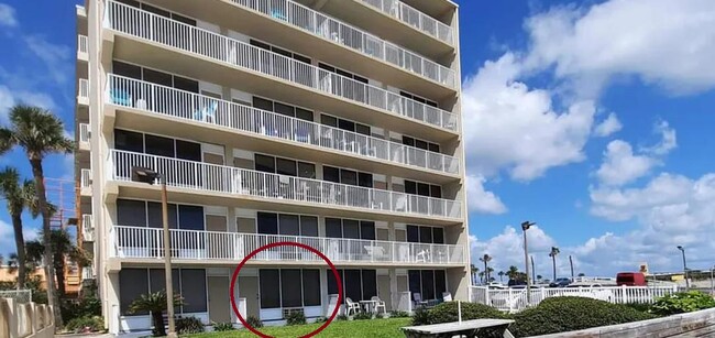 2043 S Atlantic Ave in Daytona Beach Shores, FL - Building Photo - Building Photo