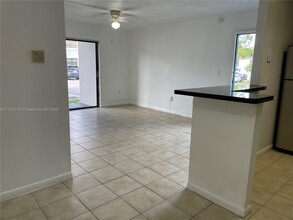 7200 NW 179th St in Hialeah, FL - Building Photo - Building Photo