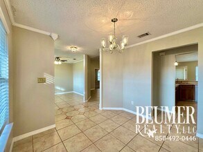 7427 St James Pl in Pensacola, FL - Building Photo - Building Photo