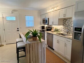 960 7th St S in Naples, FL - Building Photo - Building Photo