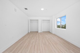 32 NW 14th Ave in Miami, FL - Foto de edificio - Building Photo