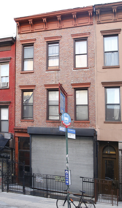 301 Bedford Ave in Brooklyn, NY - Building Photo