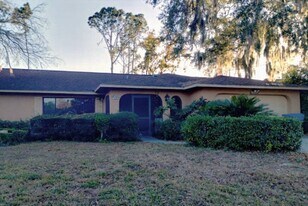 12254 Legend St in Spring Hill, FL - Building Photo