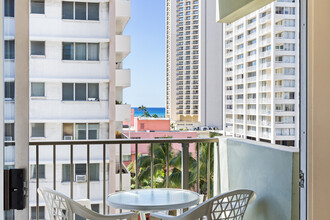 2440 Kuhio Ave, Unit 703 in Honolulu, HI - Building Photo - Building Photo