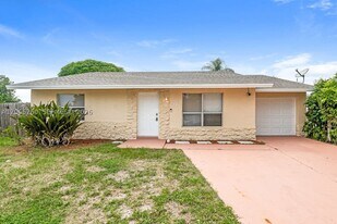 6206 Wauconda Way W in Lake Worth, FL - Building Photo