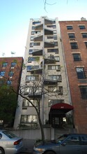 Bank Street House Apartments in New York, NY - Building Photo - Building Photo