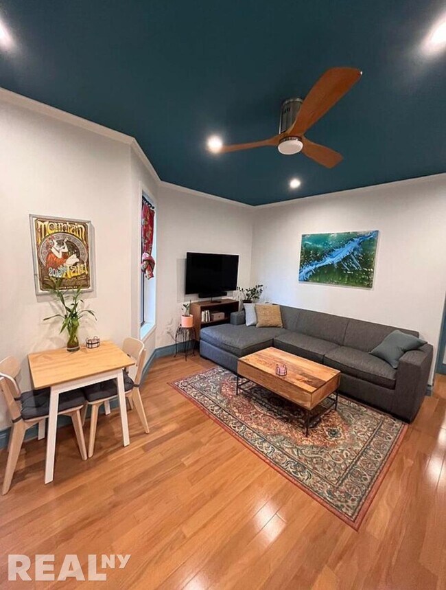 283 E 4th St in New York, NY - Building Photo - Building Photo