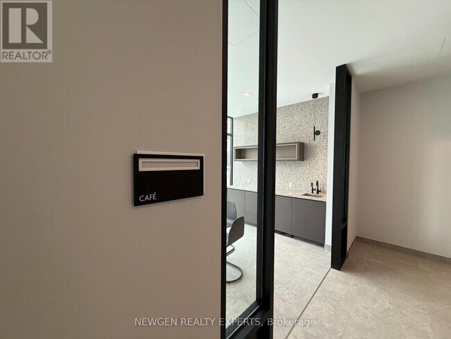 1 Quarrington Lane in North York, ON - Building Photo - Building Photo