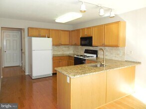 33 Hampton Ct in Norristown, PA - Building Photo - Building Photo