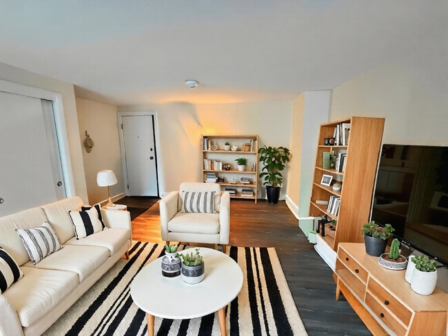 16 Chester St, Unit 2