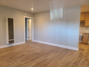 14921 Vanowen St in Los Angeles, CA - Building Photo - Building Photo