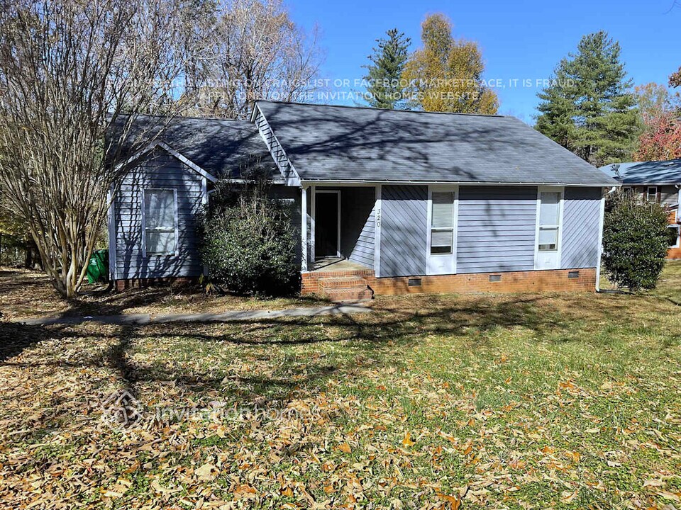 320 Wilby Dr in Charlotte, NC - Building Photo
