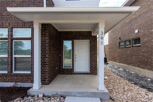 391 W South St in Leander, TX - Building Photo