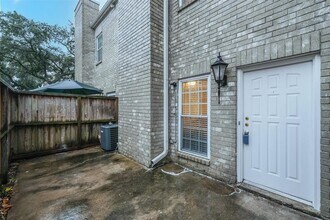 4001 Tanglewilde St in Houston, TX - Building Photo - Building Photo