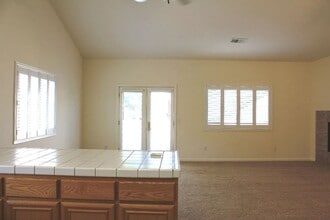 1072 Mockingbird Hill in Valley Springs, CA - Building Photo - Building Photo