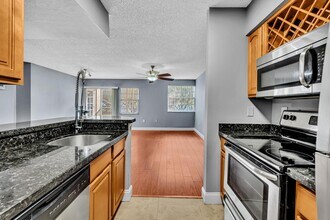 2810 N Oakland Forest Dr in Oakland Park, FL - Building Photo - Building Photo