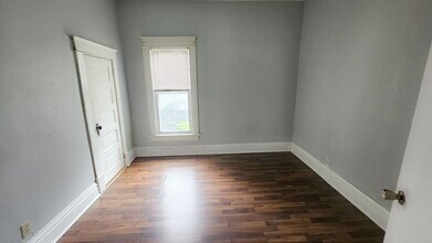 1831 Logan Ave in Des Moines, IA - Building Photo - Building Photo