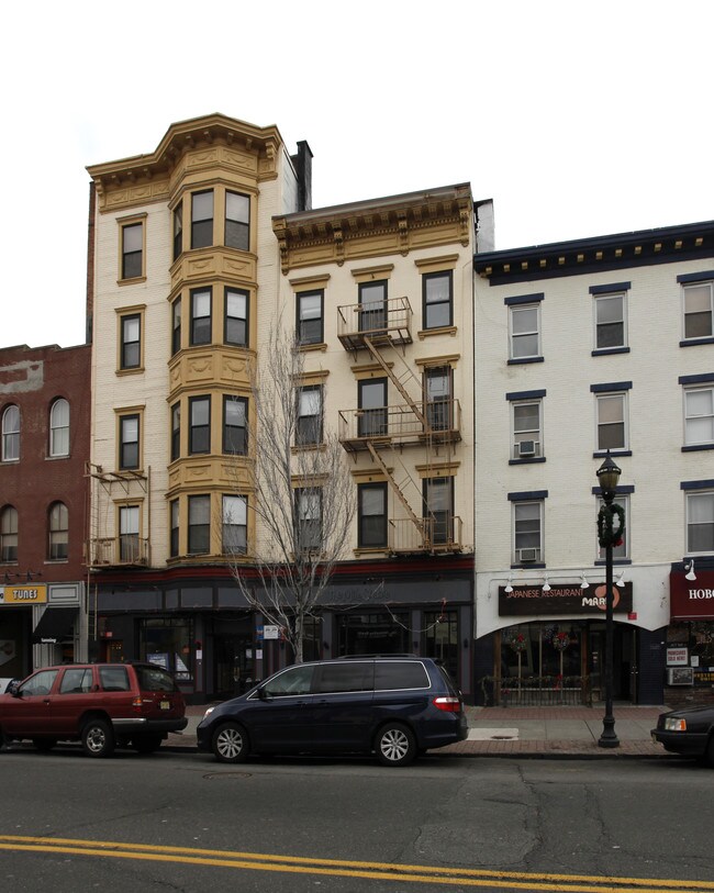 221-223 Washington St in Hoboken, NJ - Building Photo - Building Photo