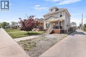 1031 Moy Ave in Windsor, ON - Building Photo - Building Photo
