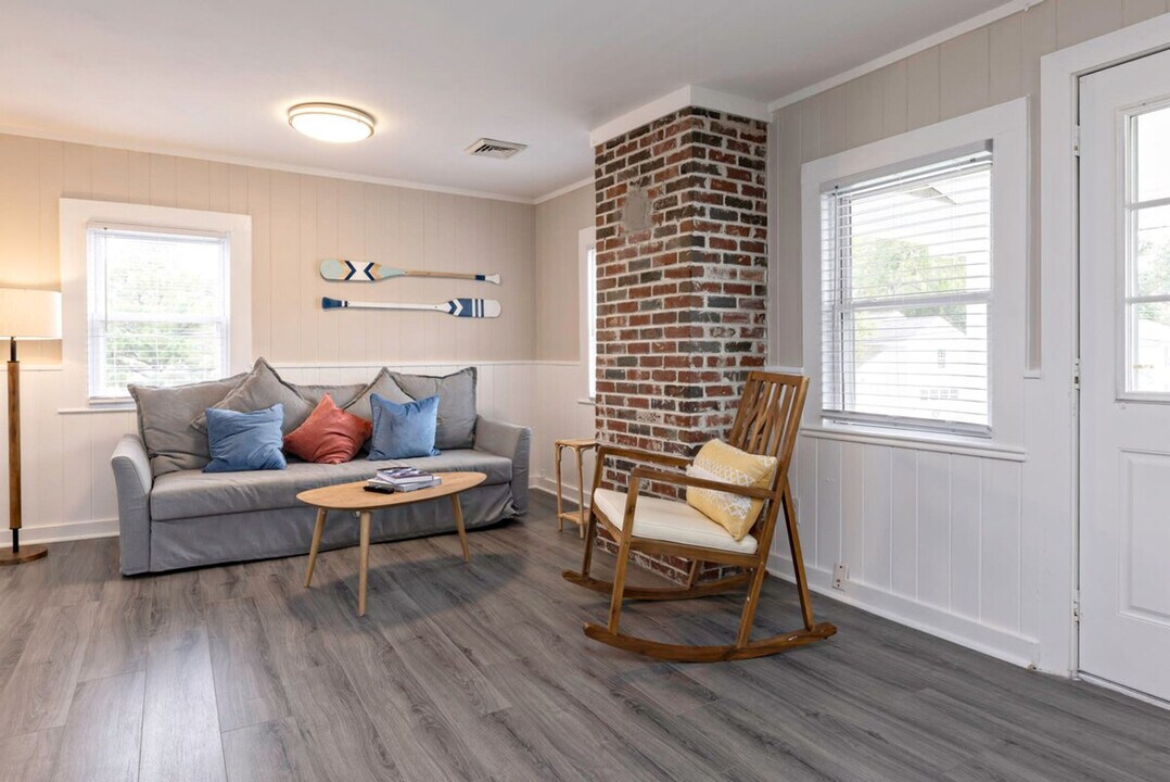 516 Norfolk Ave in Virginia Beach, VA - Building Photo