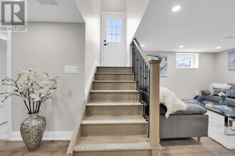 346 Pottruff Rd N in Hamilton, ON - Building Photo - Building Photo