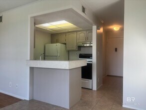 2065 Sea Cliff Dr N in Daphne, AL - Foto de edificio - Building Photo