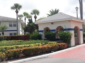 1524 SE Royal Green Cir in Port St. Lucie, FL - Building Photo