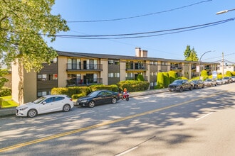 Braemar Gardens in Coquitlam, BC - Building Photo - Building Photo