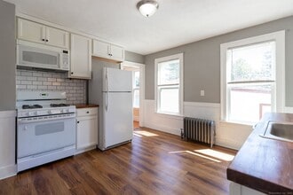 207 Divinity St in Bristol, CT - Building Photo - Building Photo