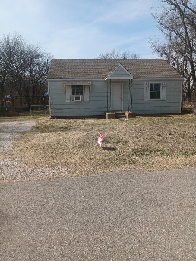 property at 504 S 5th St